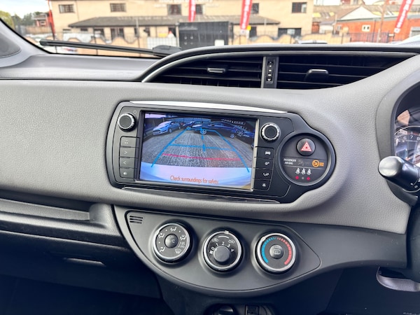 Used Toyota Yaris 2015 for sale - 76177148: Photo 17