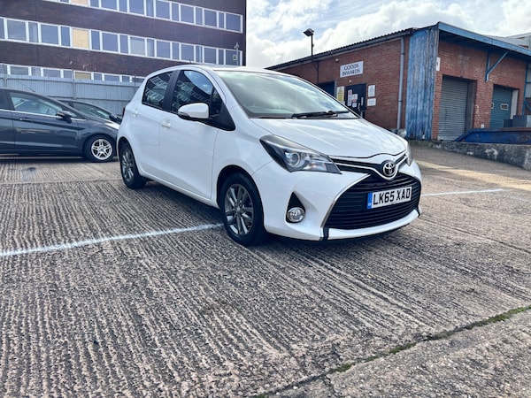 Used Toyota Yaris 2015 for sale - 76177148: Photo 2