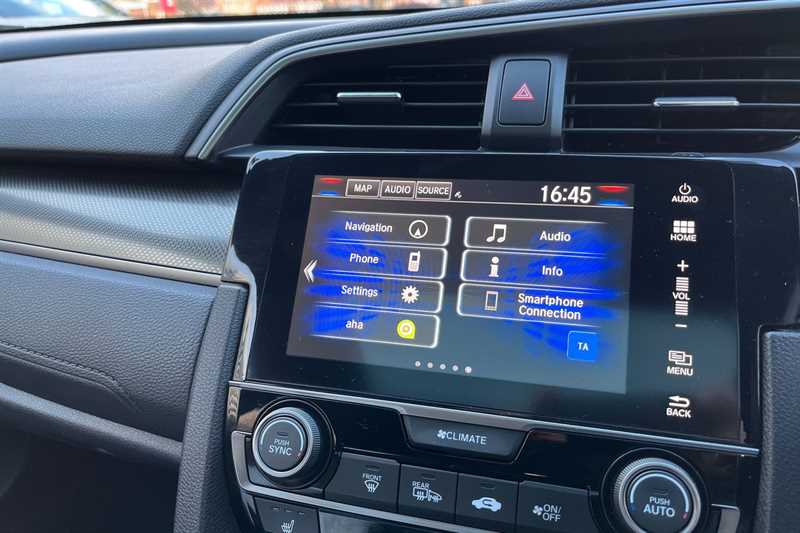 Used Honda Civic 2018 for sale - 76372682: Photo 14