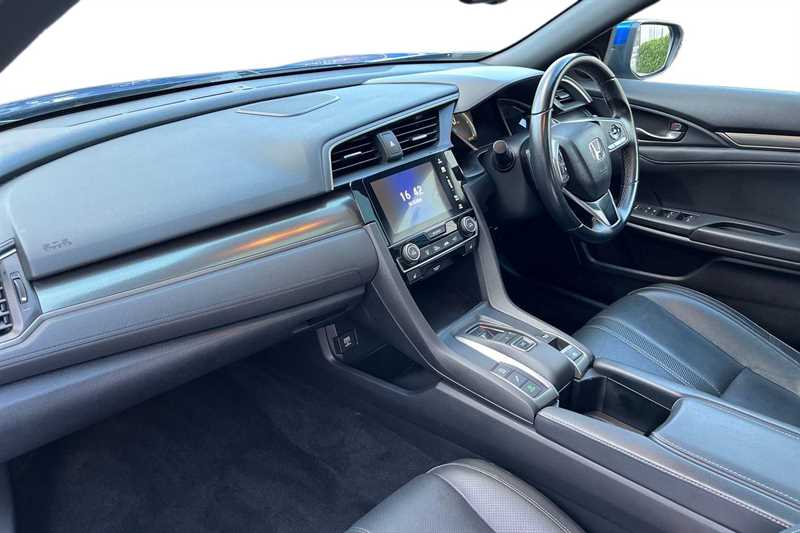 Used Honda Civic 2018 for sale - 76372682: Photo 2