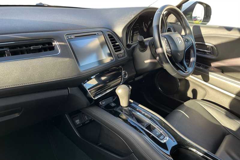 Used Honda HR-V 2018 for sale - 76648324: Photo 2