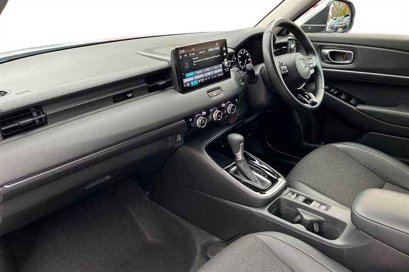 Used Honda HR-V 2023 for sale - 76442018: Photo 2