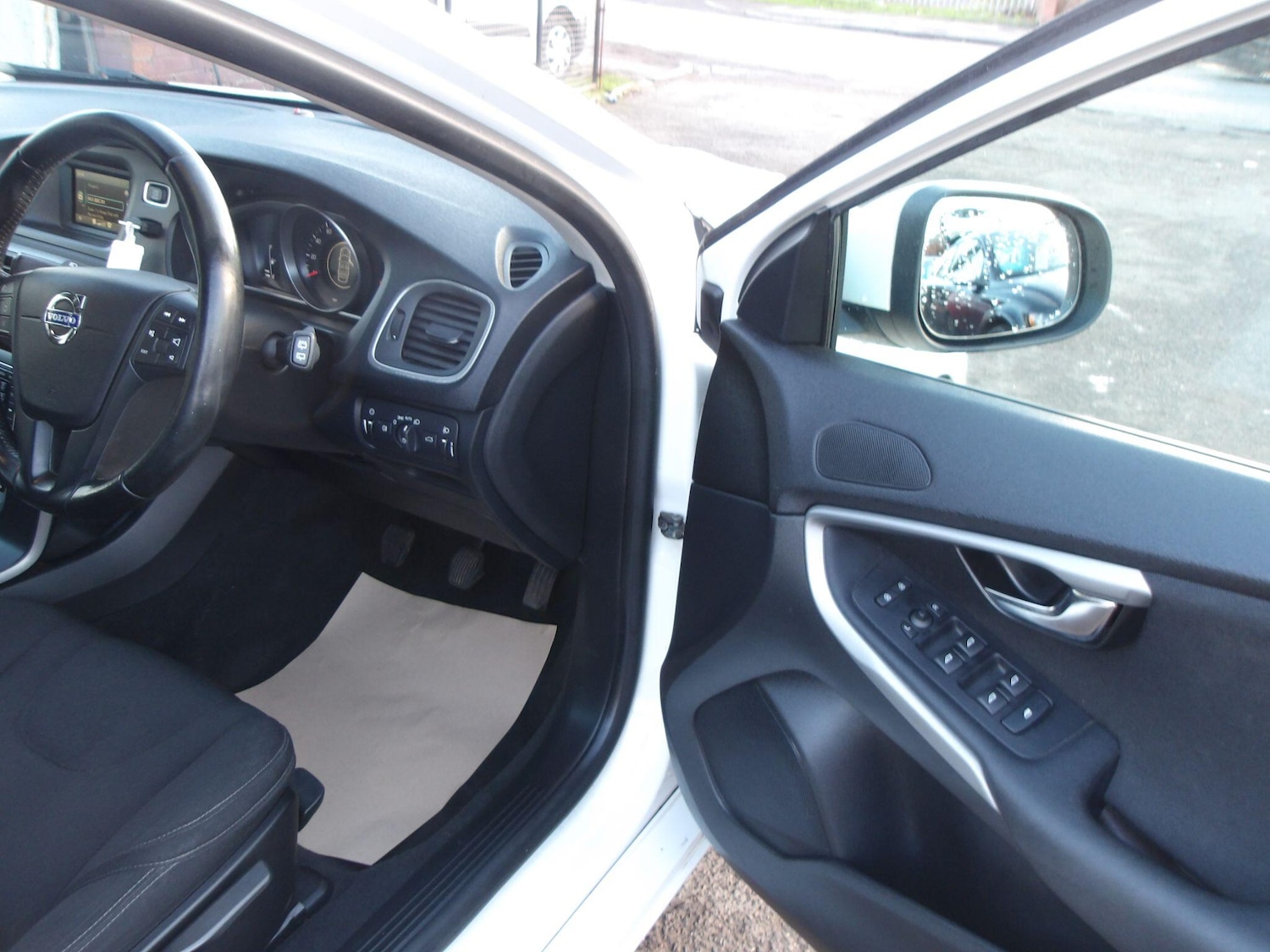 Used Volvo V40 2012 for sale - 77049981: Photo 19