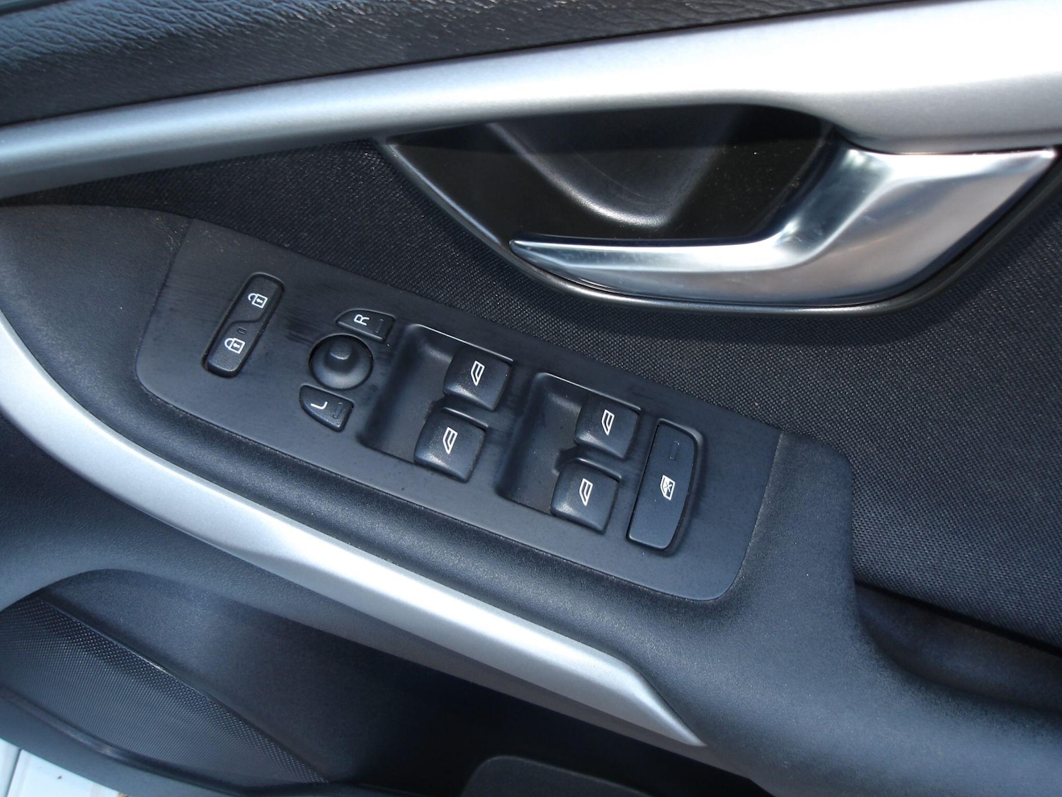 Used Volvo V40 2012 for sale - 77049981: Photo 25