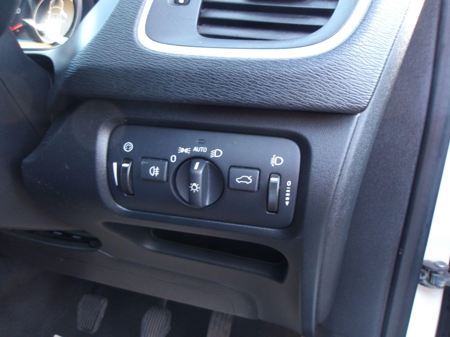 Used Volvo V40 2012 for sale - 77049981: Photo 26