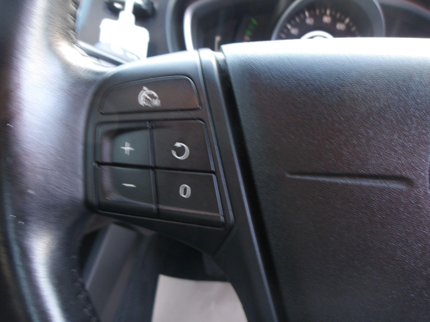 Used Volvo V40 2012 for sale - 77049981: Photo 28