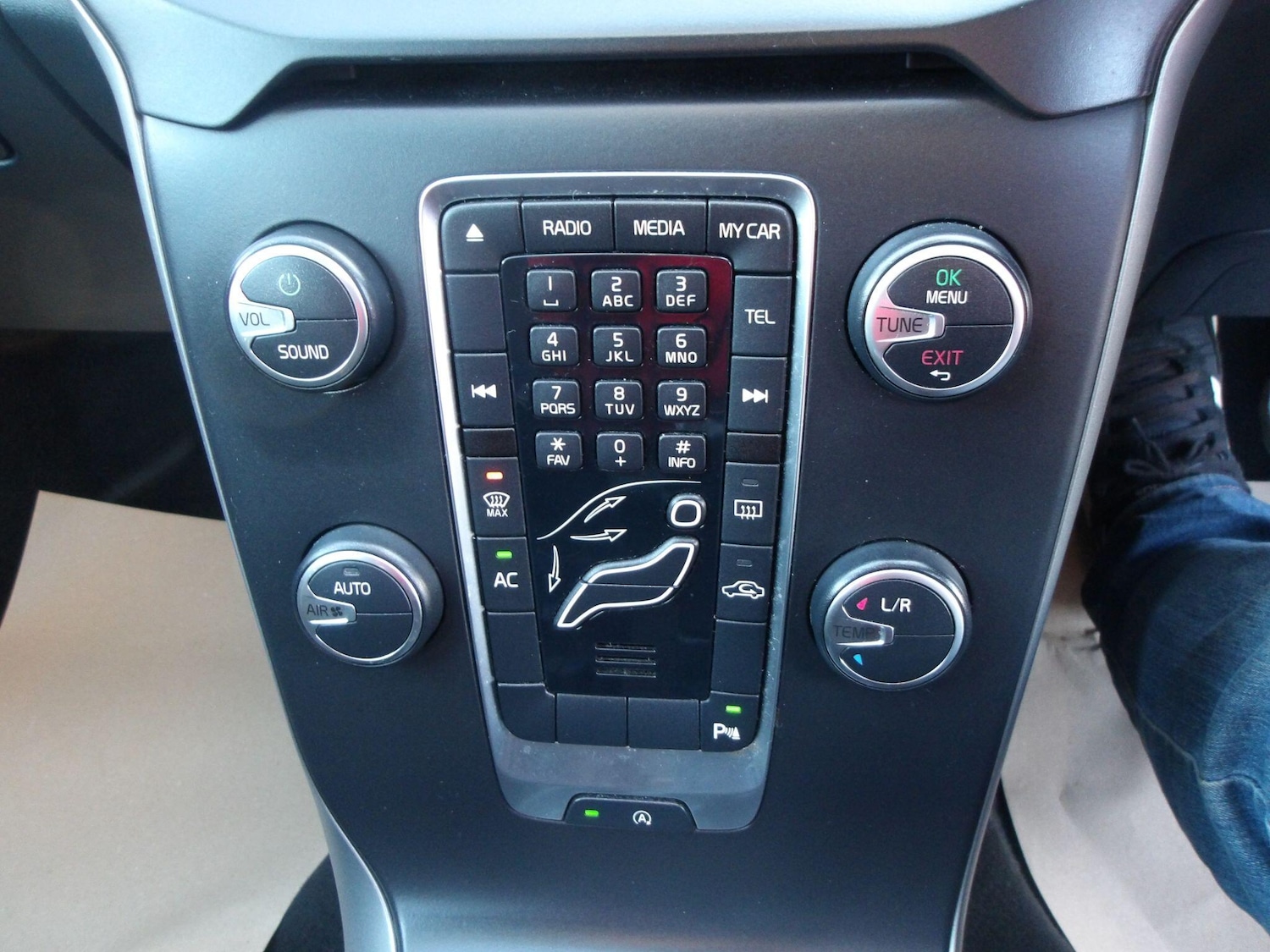 Used Volvo V40 2012 for sale - 77049981: Photo 32