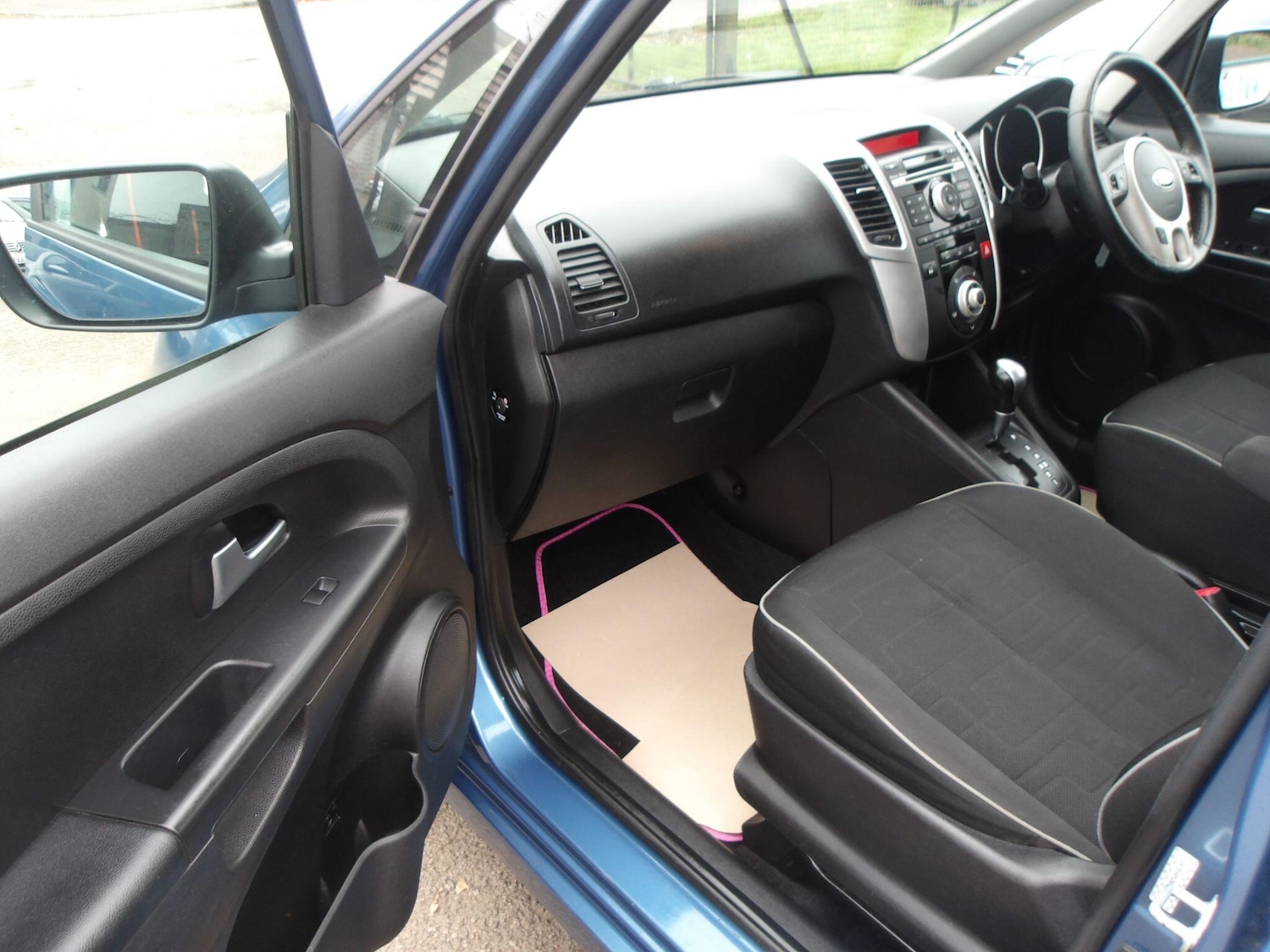 Used Kia Venga 2013 for sale - 76613054: Photo 24