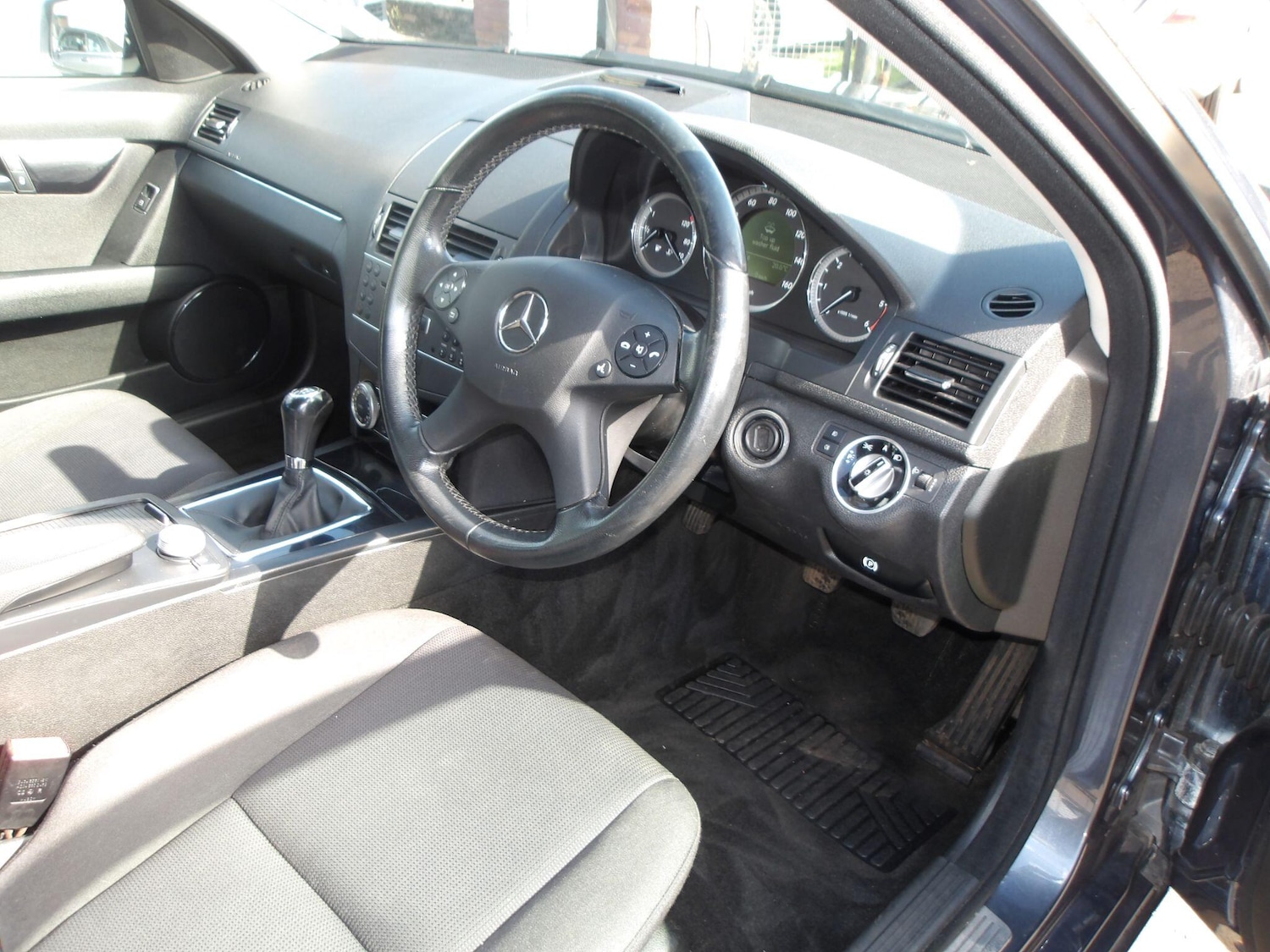 Used Mercedes-Benz C Class 2010 for sale - 76612750: Photo 23