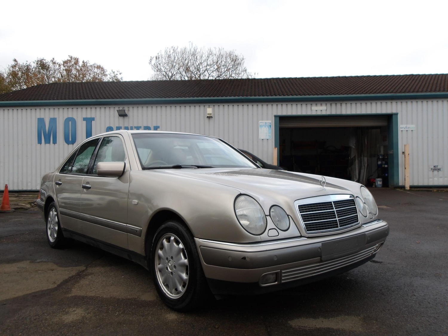 Used Mercedes-Benz E Class 1998 for sale - 76832300: Photo 1