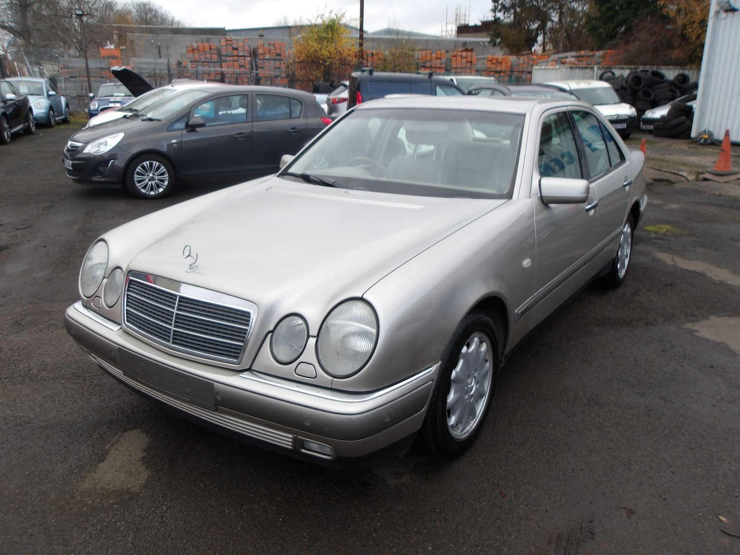 Used Mercedes-Benz E Class 1998 for sale - 76832300: Photo 11