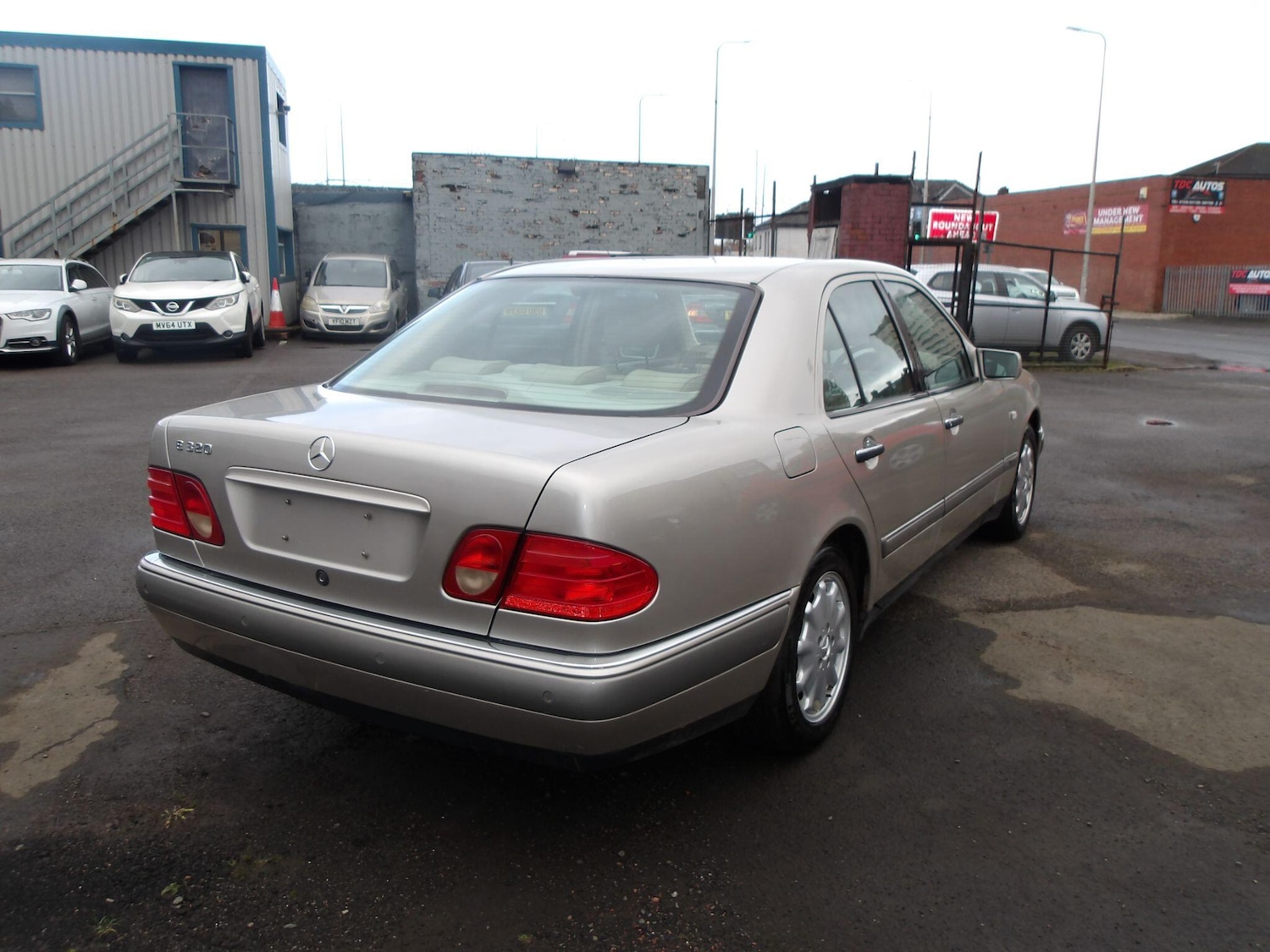 Used Mercedes-Benz E Class 1998 for sale - 76832300: Photo 15