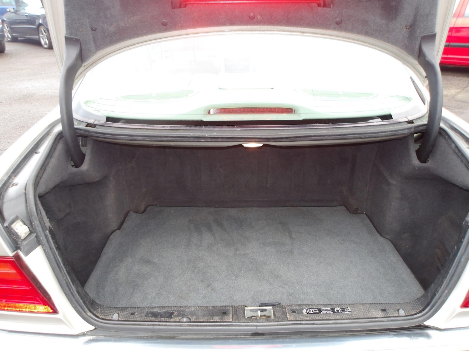 Used Mercedes-Benz E Class 1998 for sale - 76832300: Photo 17