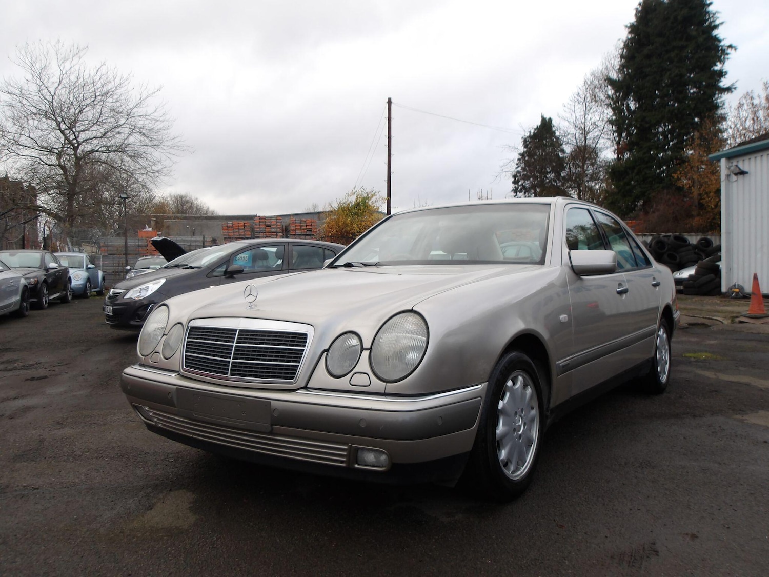 Used Mercedes-Benz E Class 1998 for sale - 76832300: Photo 2