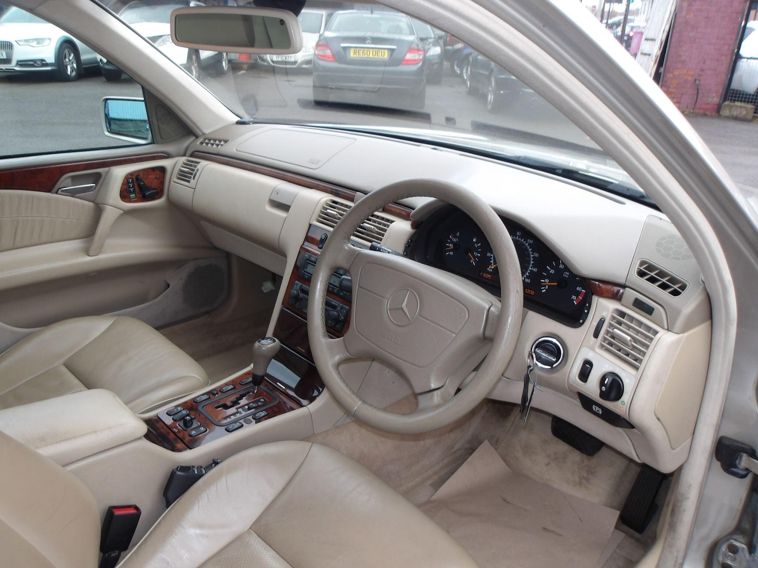 Used Mercedes-Benz E Class 1998 for sale - 76832300: Photo 24