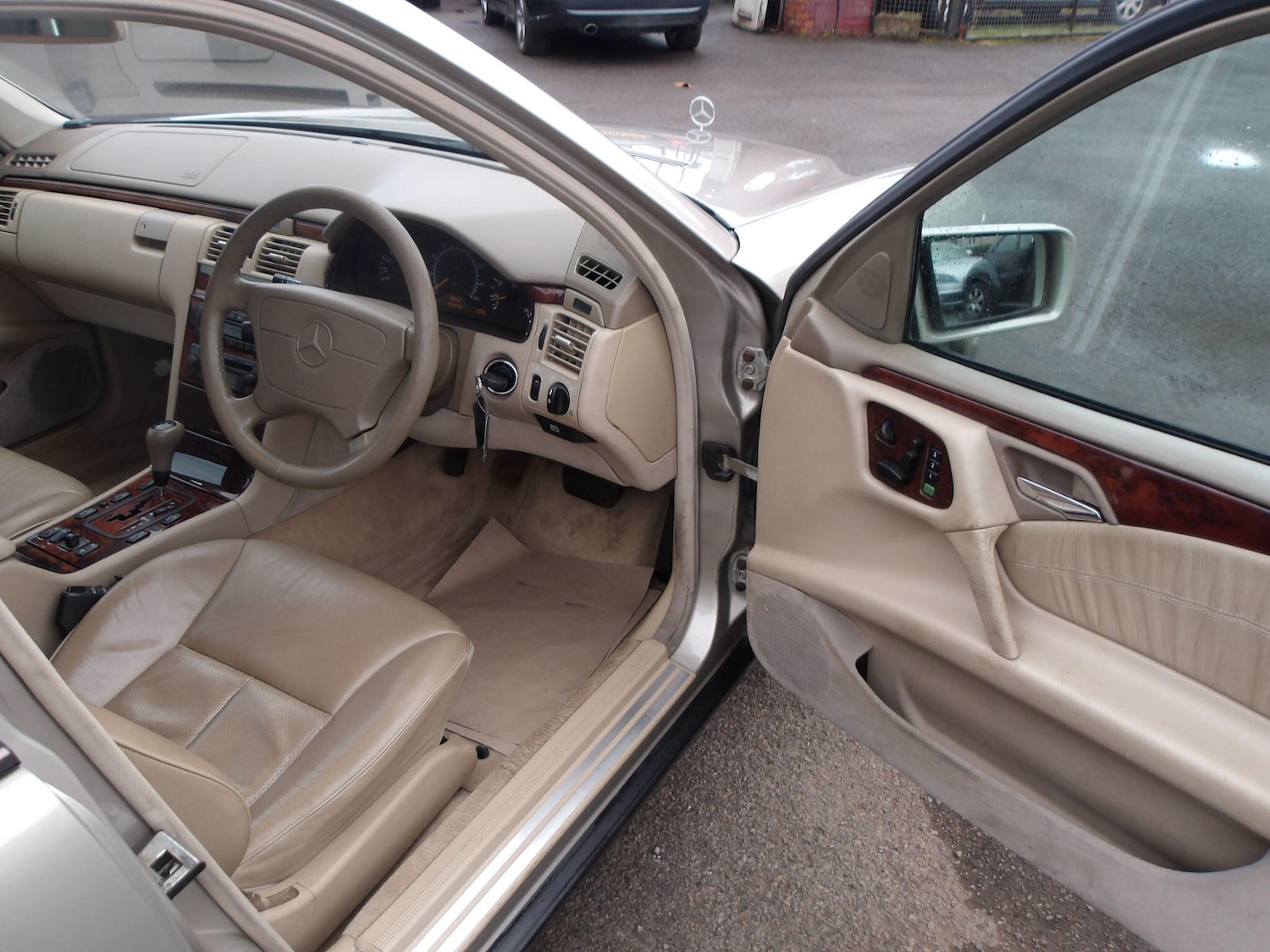 Used Mercedes-Benz E Class 1998 for sale - 76832300: Photo 26