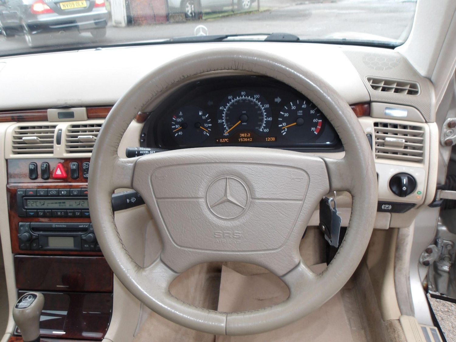Used Mercedes-Benz E Class 1998 for sale - 76832300: Photo 27