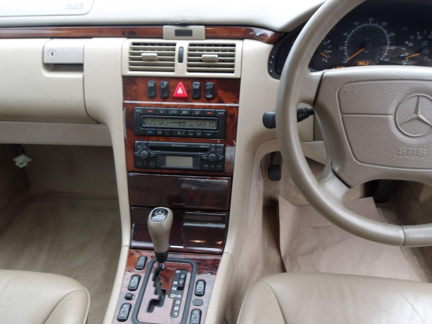 Used Mercedes-Benz E Class 1998 for sale - 76832300: Photo 28