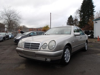 Used Mercedes-Benz E Class 1998 for sale - 76832300: Photo