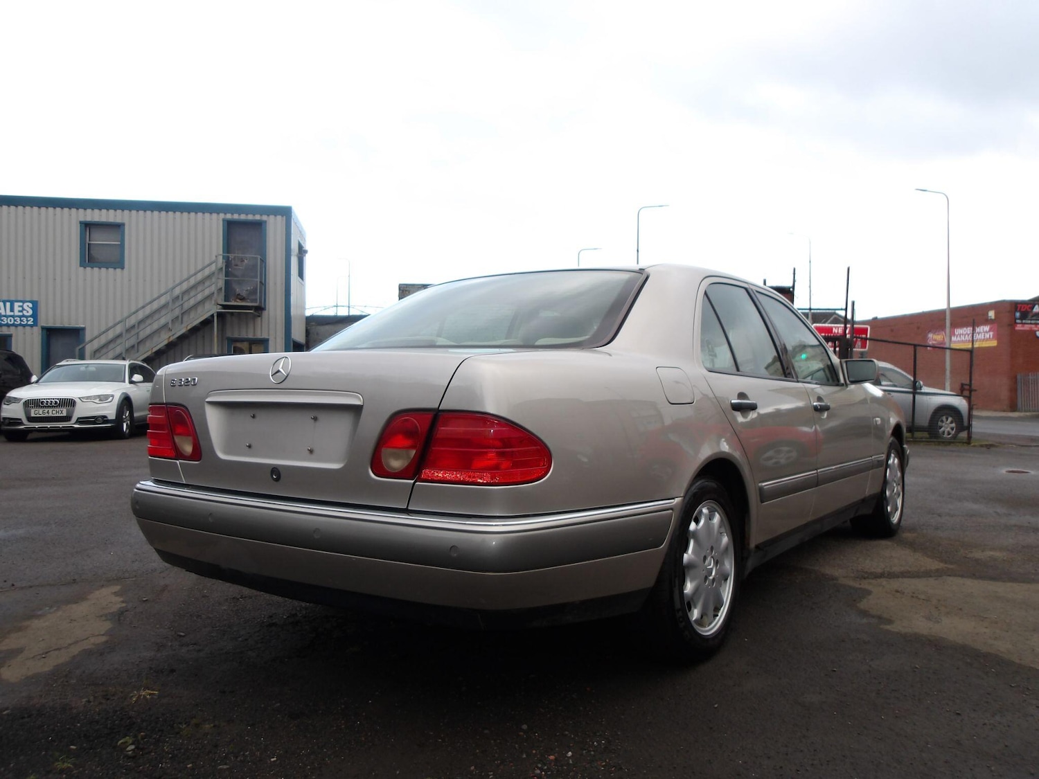 Used Mercedes-Benz E Class 1998 for sale - 76832300: Photo 4