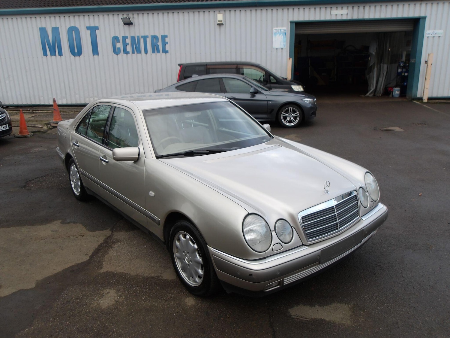 Used Mercedes-Benz E Class 1998 for sale - 76832300: Photo 5