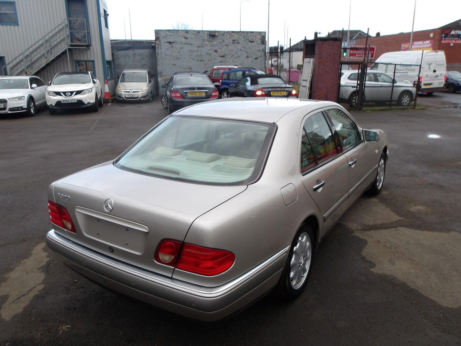 Used Mercedes-Benz E Class 1998 for sale - 76832300: Photo 8