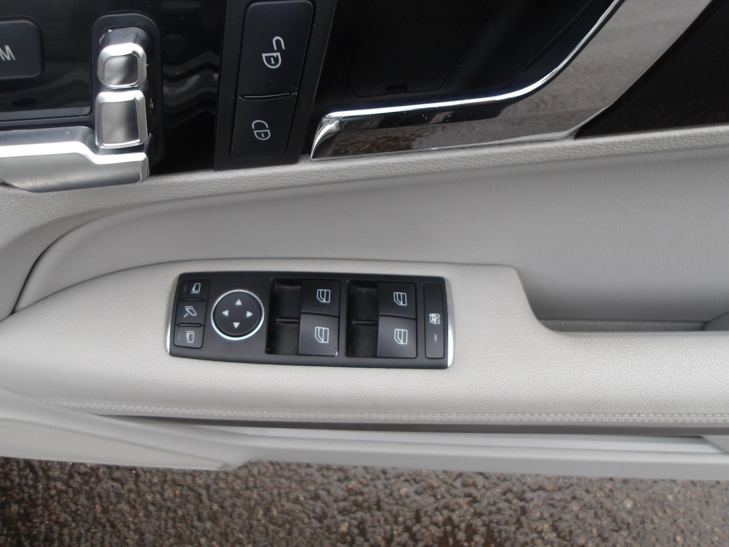 Used Mercedes-Benz E Class 2012 for sale - 76613204: Photo 25