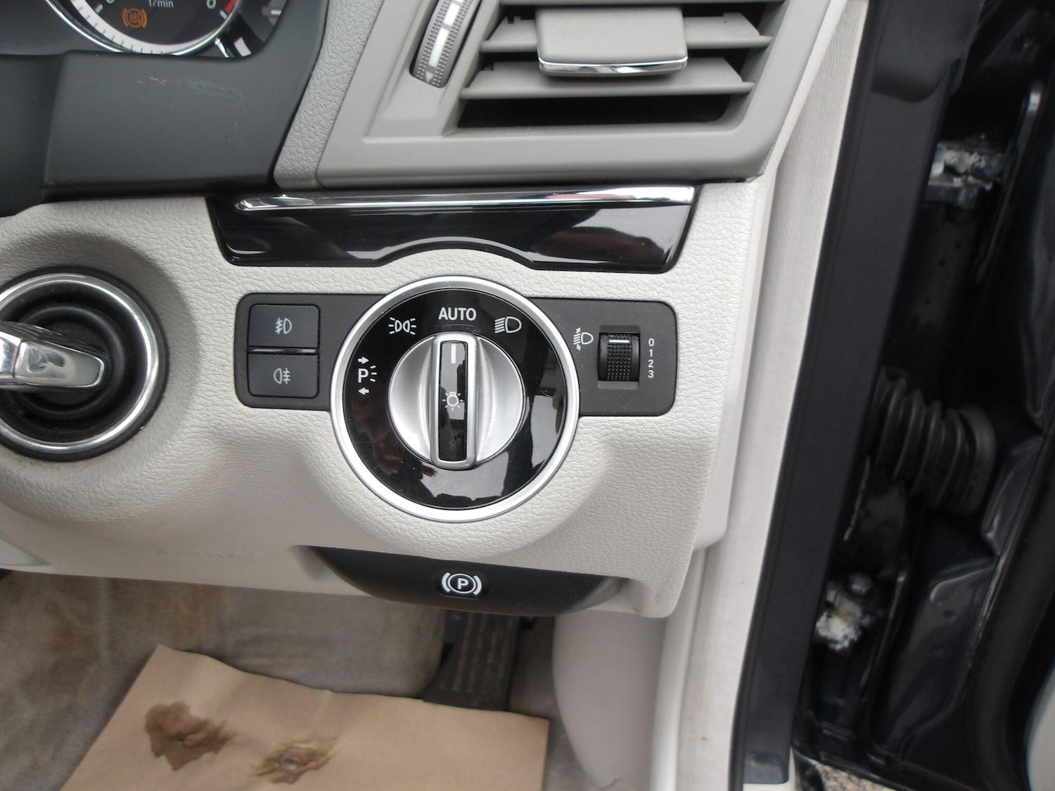 Used Mercedes-Benz E Class 2012 for sale - 76613204: Photo 27