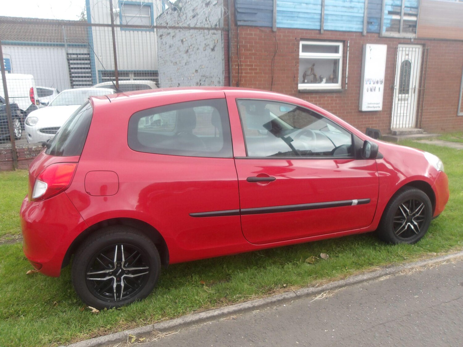Used Renault Clio 2009 for sale - 76613332: Photo 12