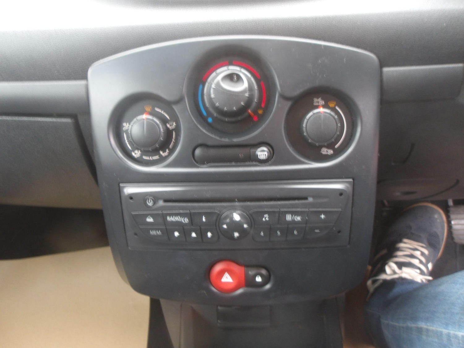 Used Renault Clio 2009 for sale - 76613332: Photo 18