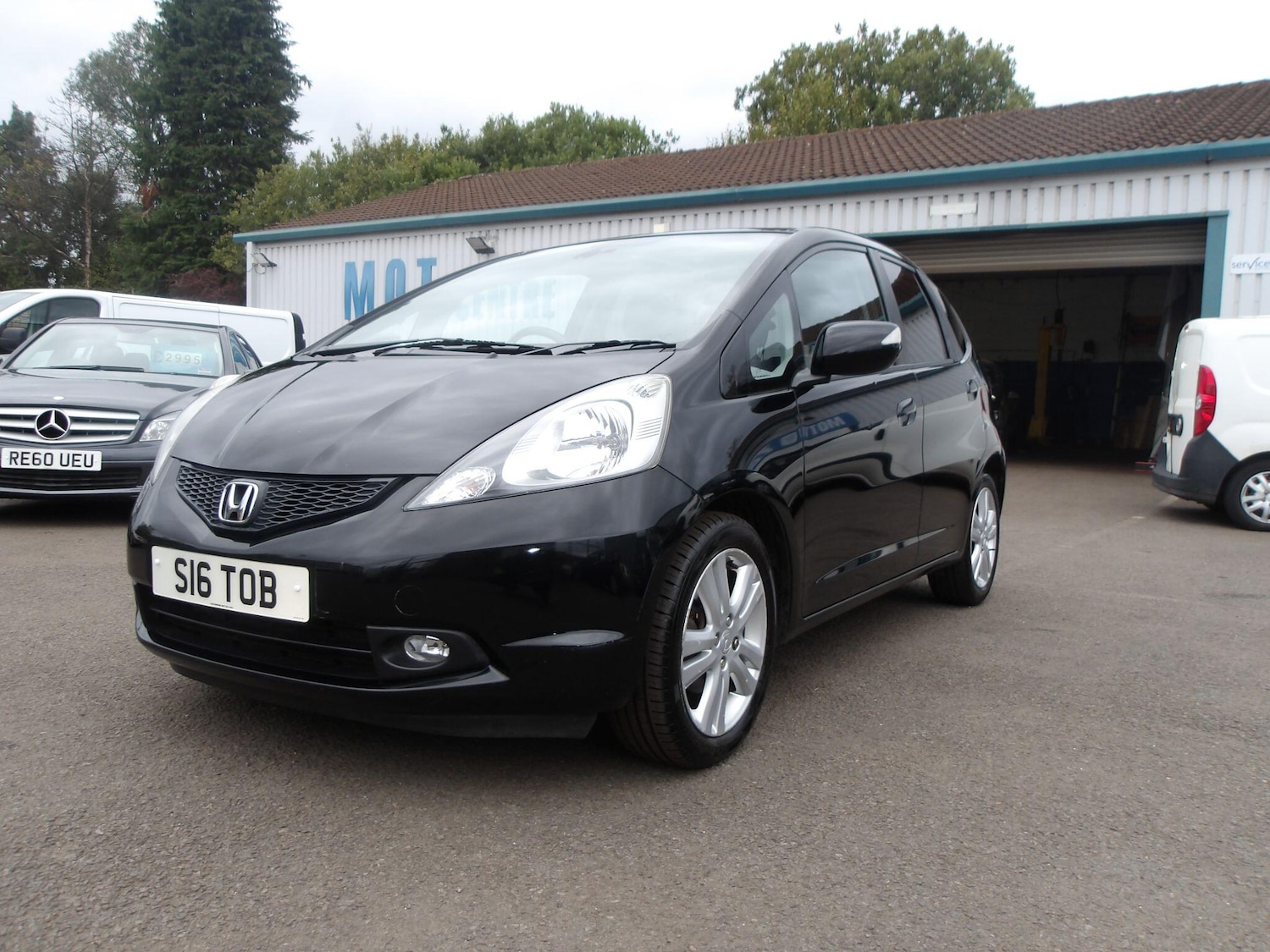 Used Honda Jazz 2010 for sale - 76122280: Photo 2