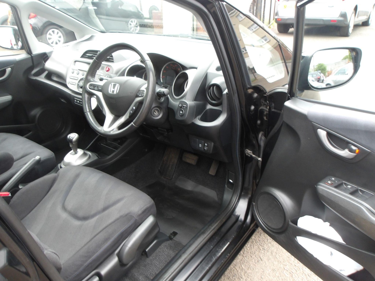 Used Honda Jazz 2010 for sale - 76122280: Photo 27