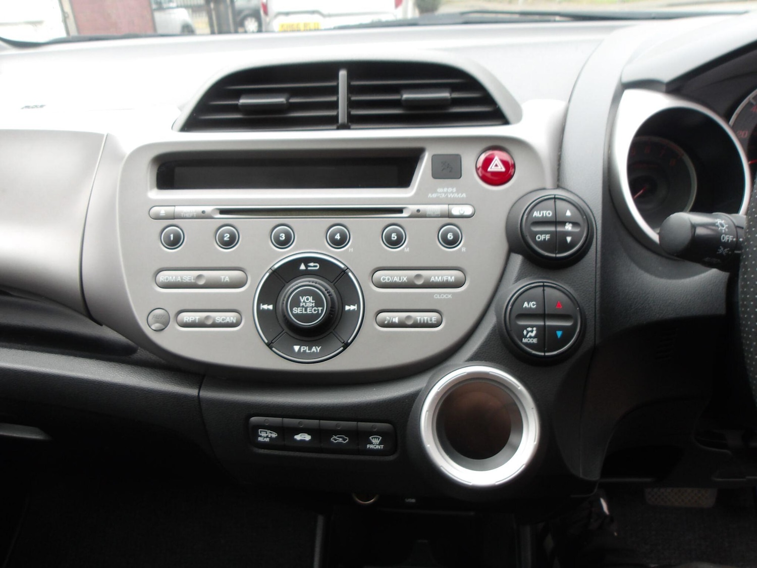 Used Honda Jazz 2010 for sale - 76122280: Photo 29