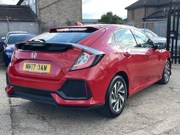Used Honda Civic 2017 for sale - 76120356: Photo 4