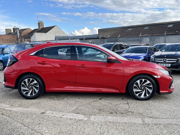Used Honda Civic 2017 for sale - 76120356: Photo 7