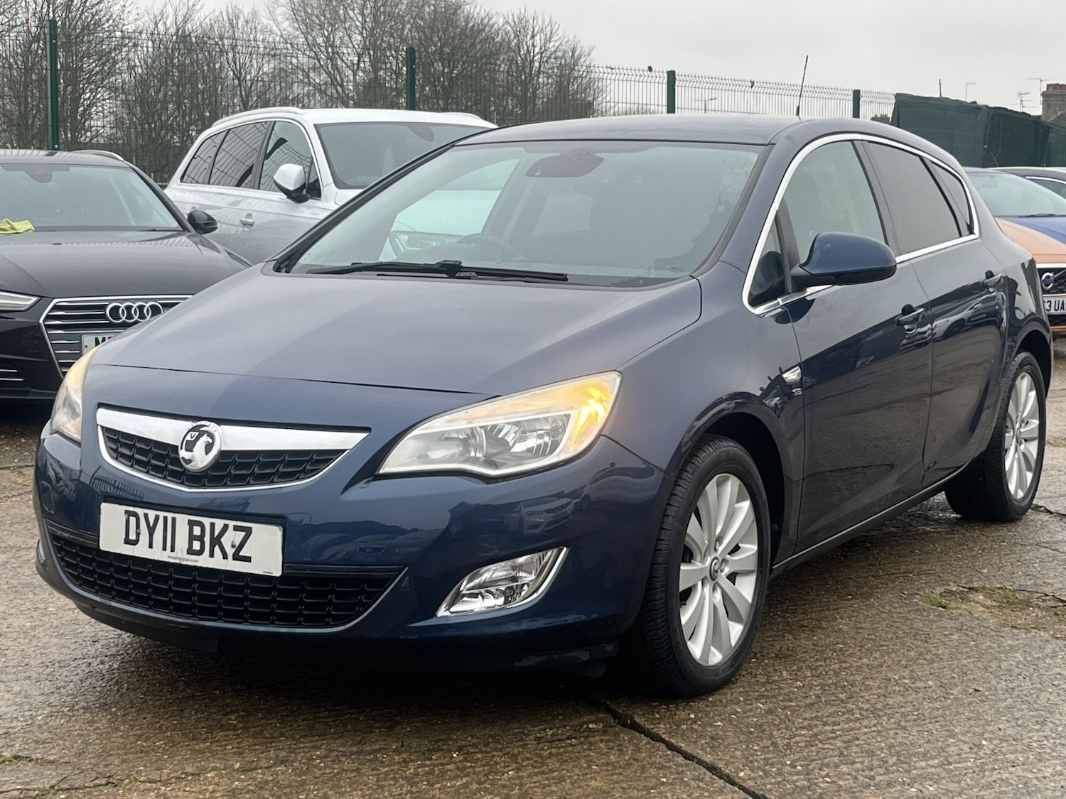 Used Vauxhall Astra 2011 for sale - 77258598: Photo 2