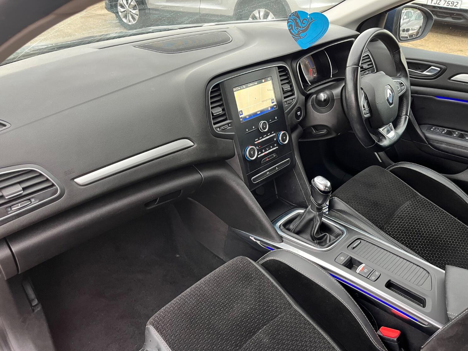 Used Renault Megane 2017 for sale - 76794662: Photo 11