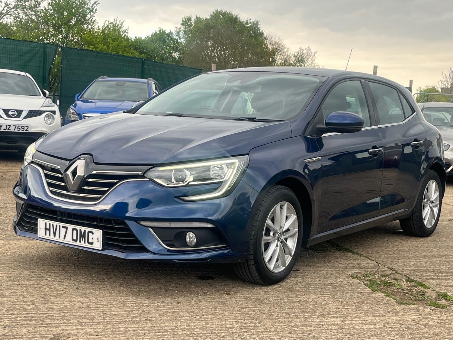 Used Renault Megane 2017 for sale - 76794662: Photo 2