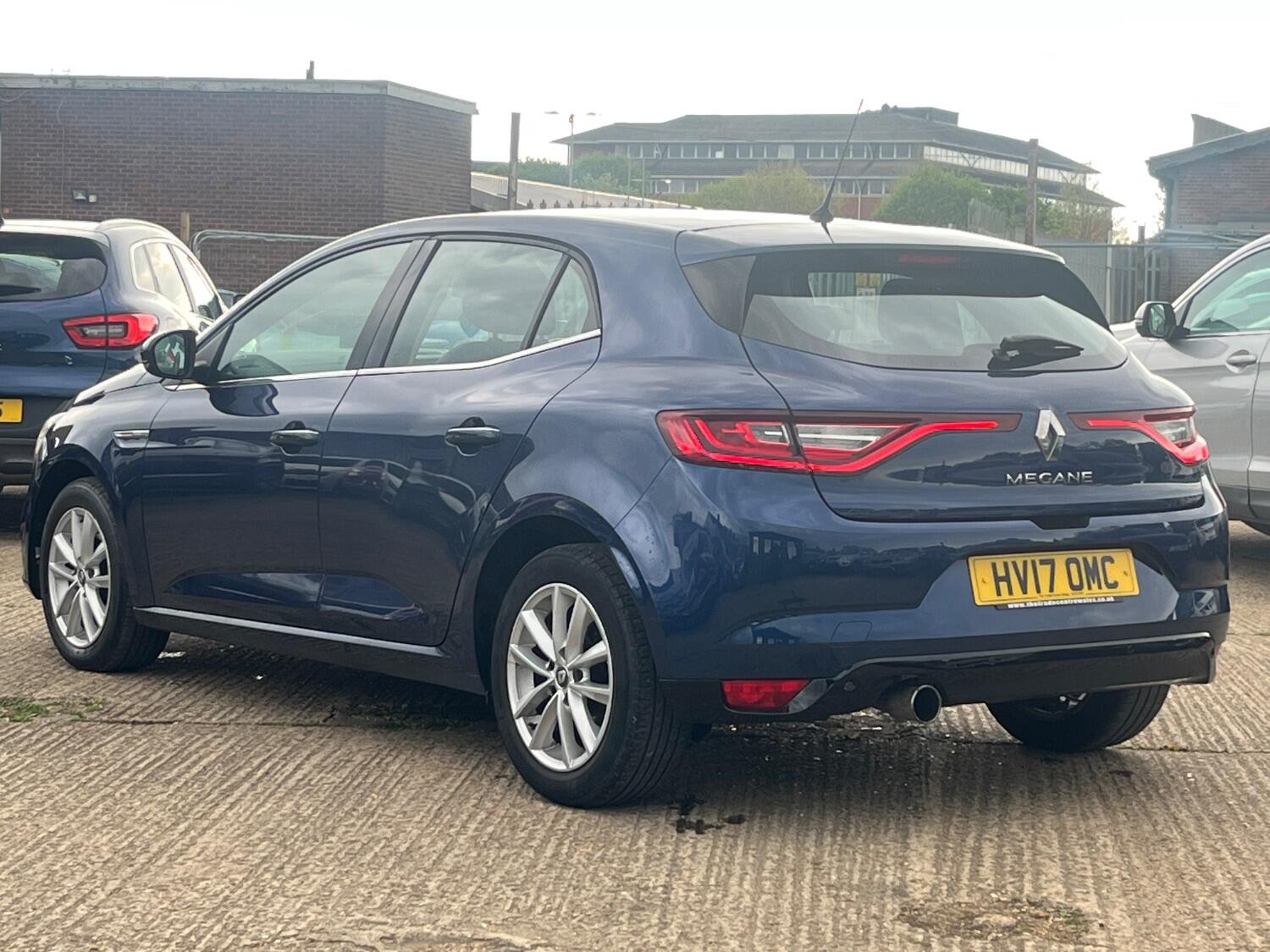 Used Renault Megane 2017 for sale - 76794662: Photo 4