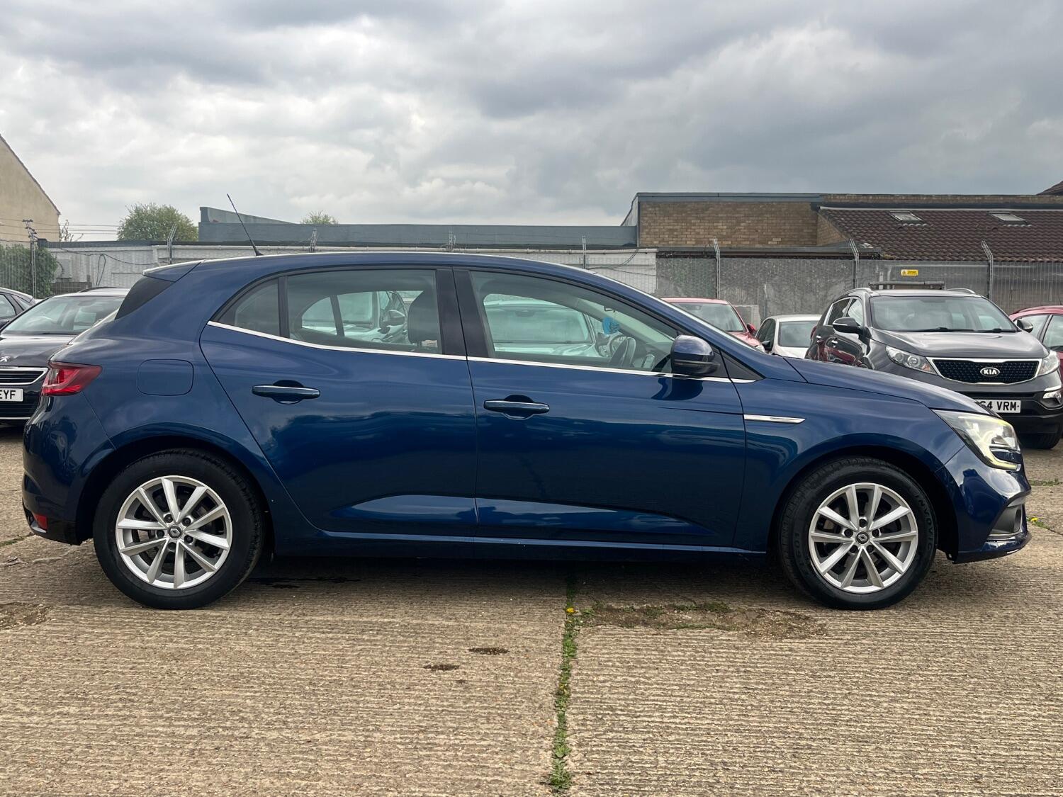 Used Renault Megane 2017 for sale - 76794662: Photo 5