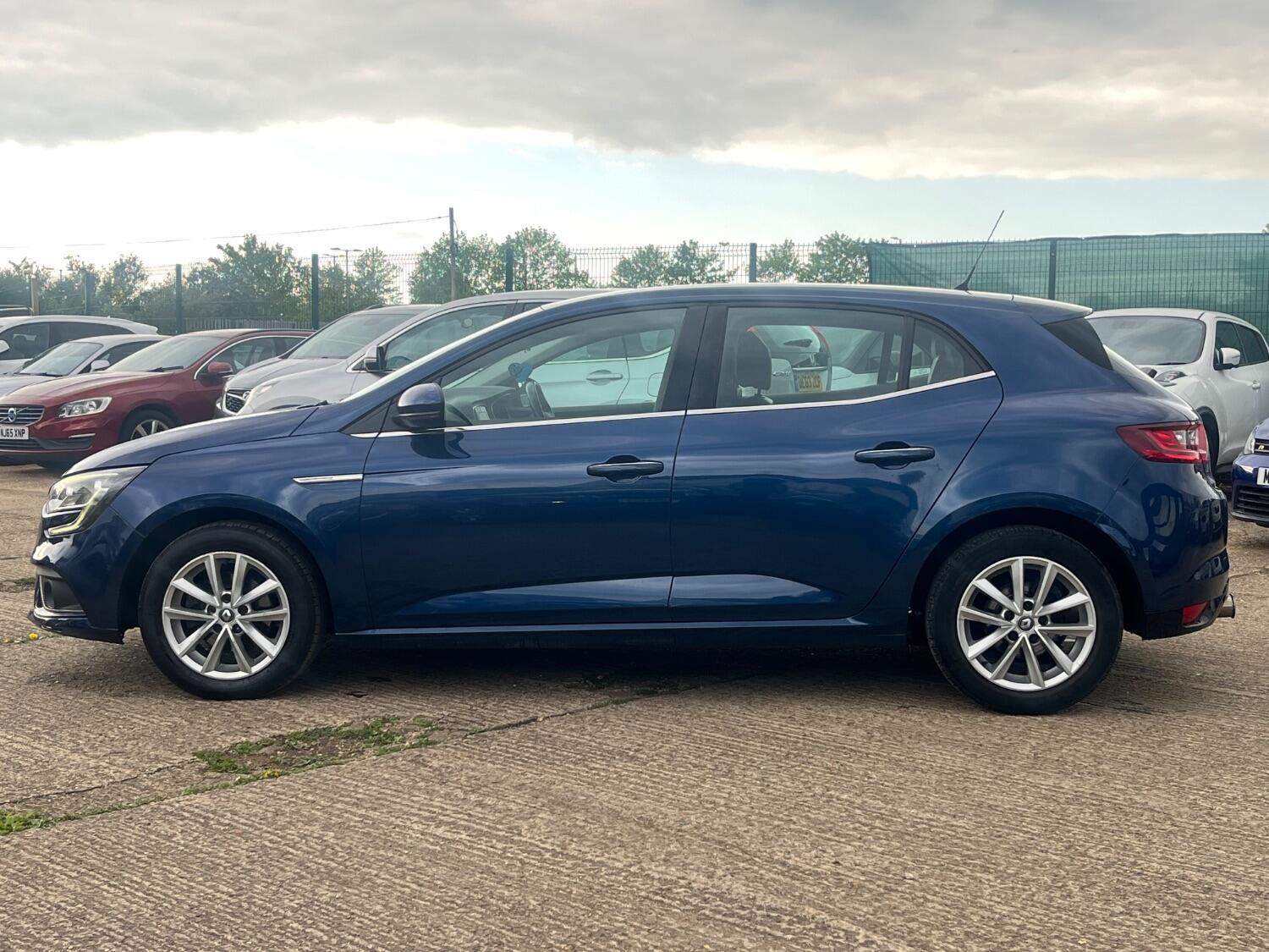 Used Renault Megane 2017 for sale - 76794662: Photo 6