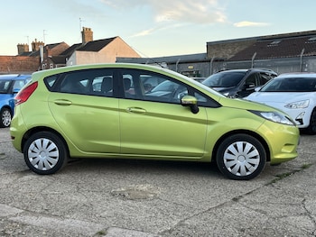 Used Ford Fiesta 2010 for sale - 76205615: Photo 2