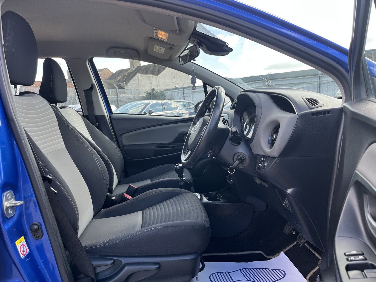 Used Toyota Yaris 2017 for sale - 78139430: Photo 12