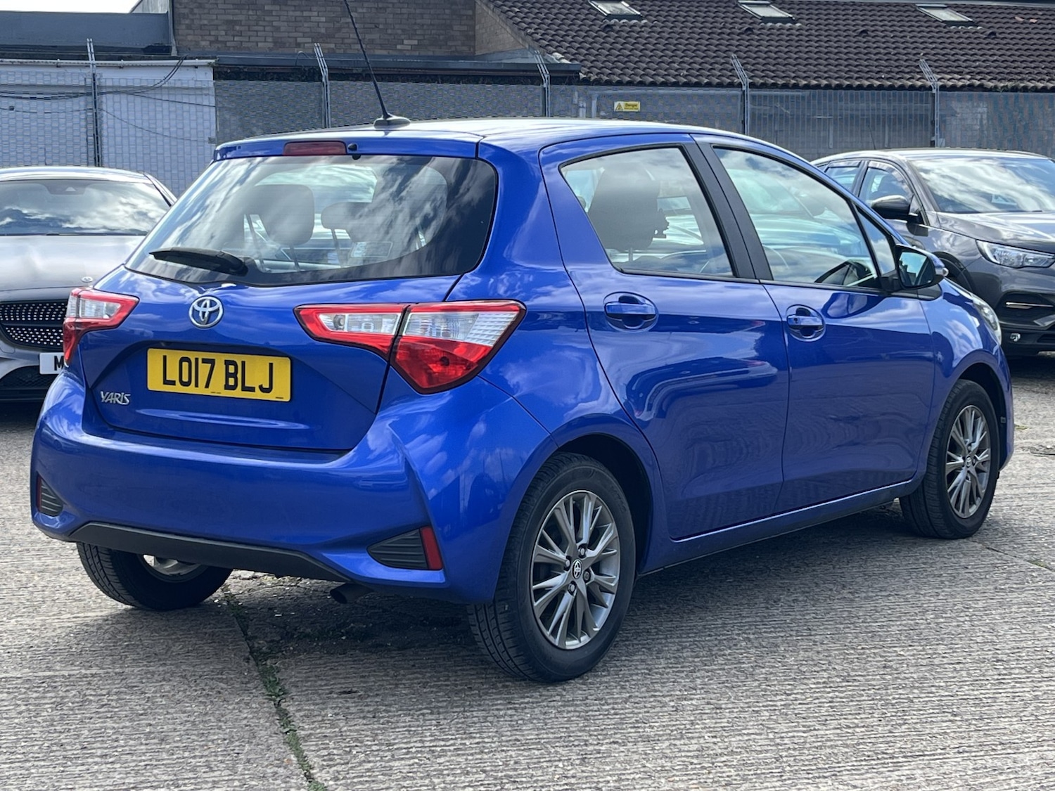 Used Toyota Yaris 2017 for sale - 78139430: Photo 4