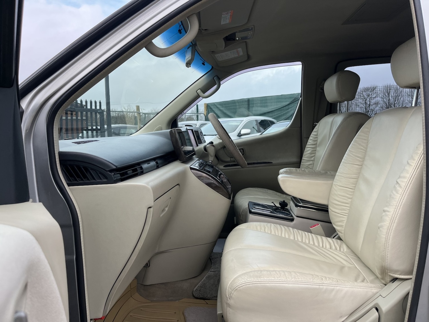 Used Nissan Elgrand 2021 for sale - 77258547: Photo 16