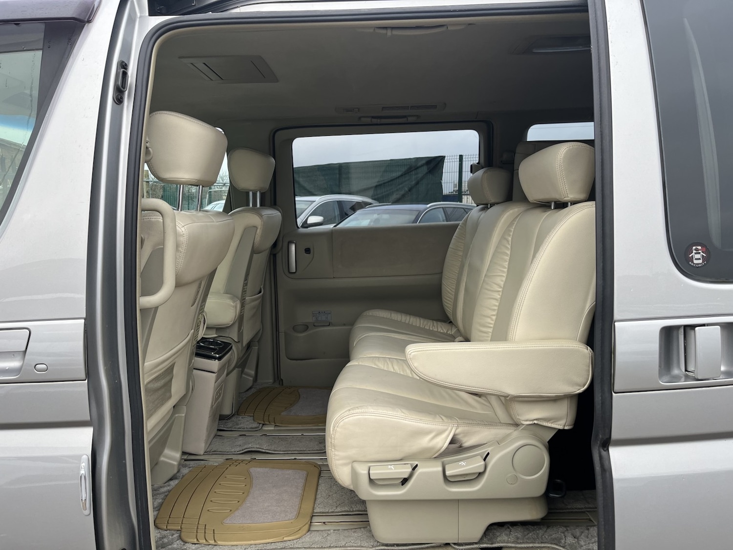 Used Nissan Elgrand 2021 for sale - 77258547: Photo 19