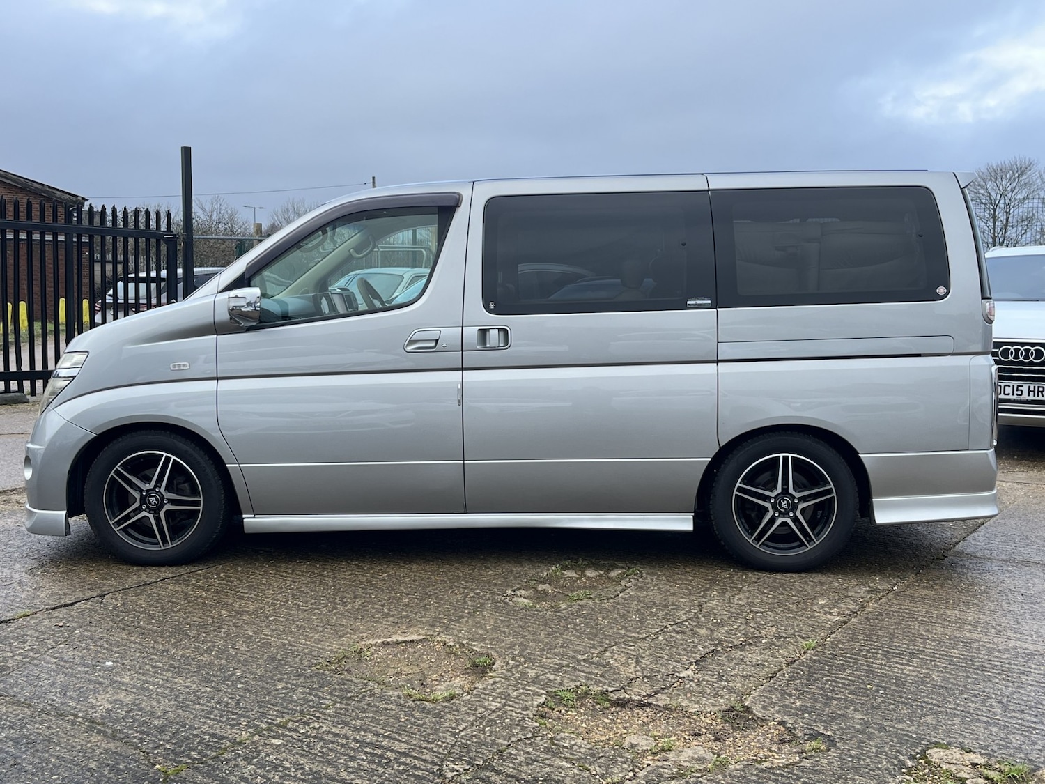 Used Nissan Elgrand 2021 for sale - 77258547: Photo 6