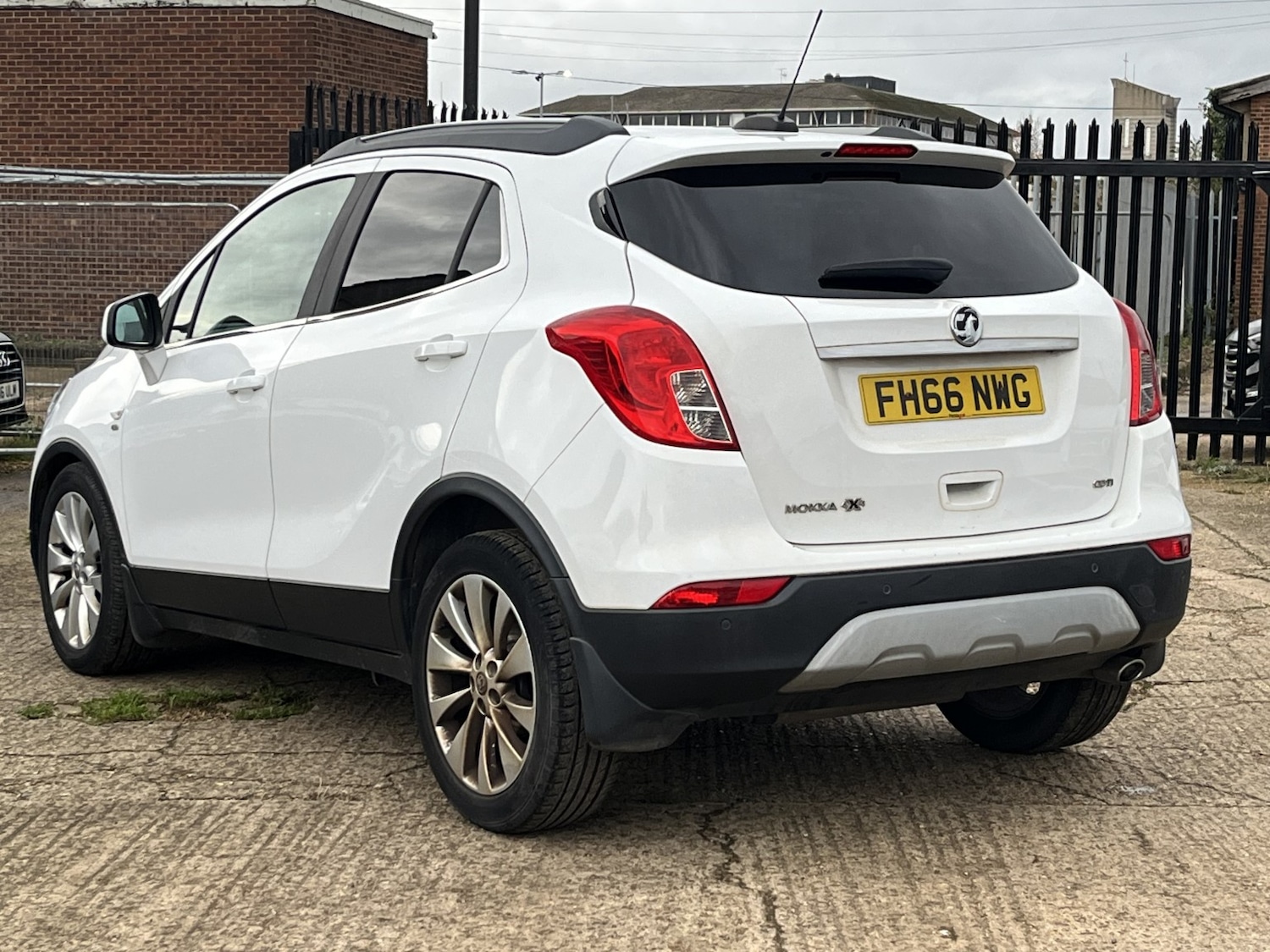 Used Vauxhall Mokka X 2017 for sale - 76576906: Photo 2