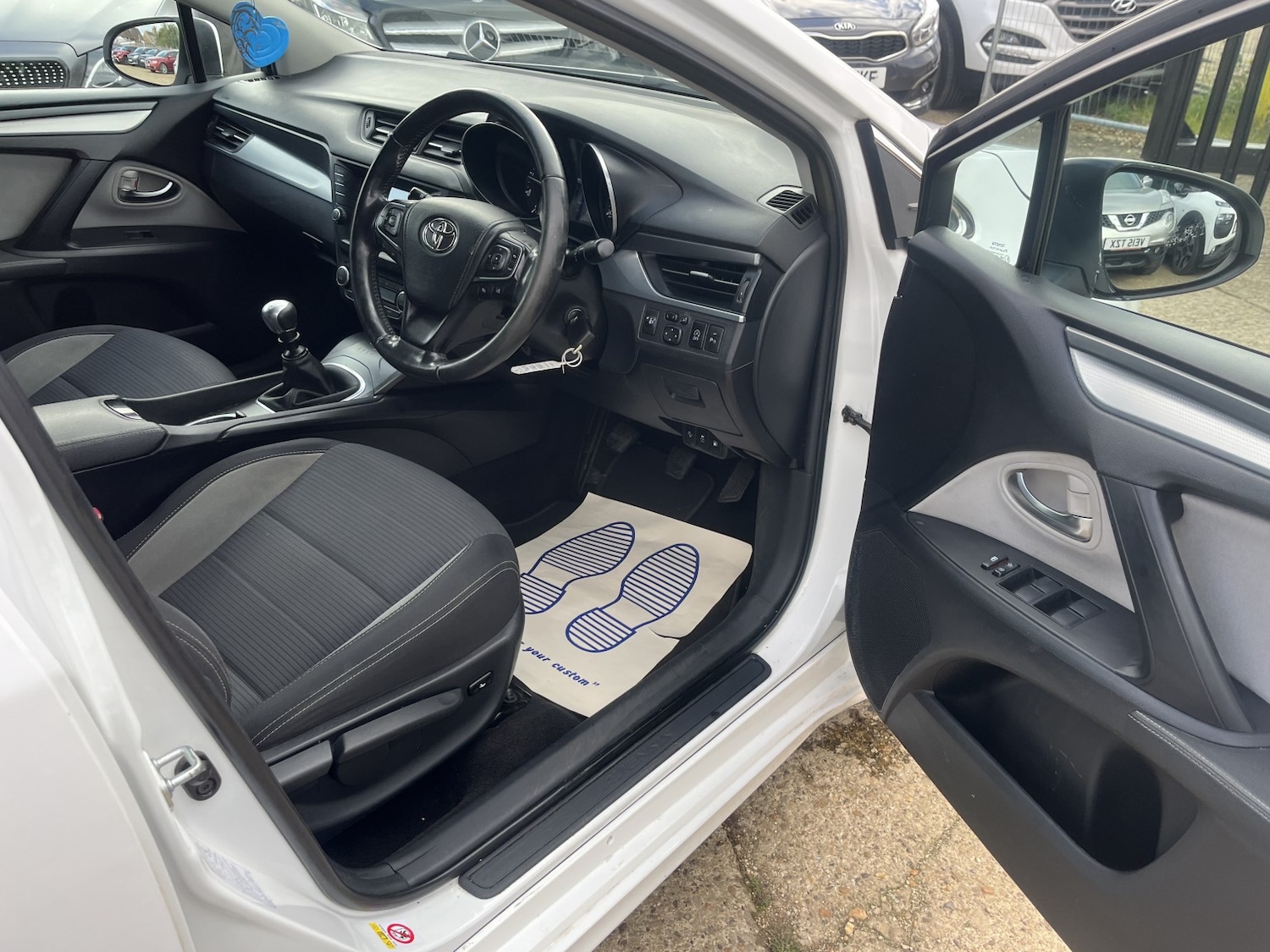 Used Toyota Avensis 2016 for sale - 76363037: Photo 12