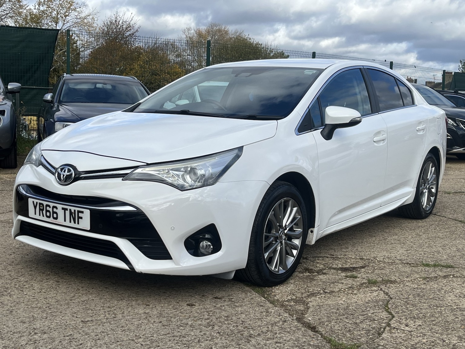 Used Toyota Avensis 2016 for sale - 76363037: Photo 2